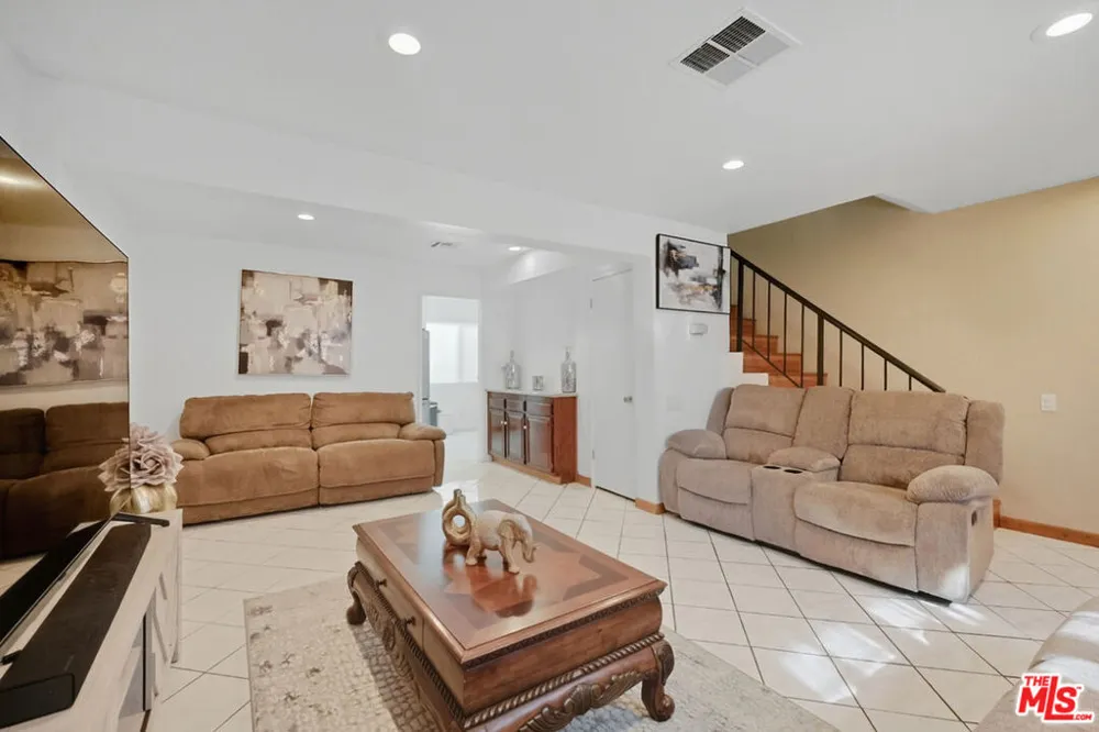 7422 Hazeltine Avenue #3 Van Nuys, CA 91405