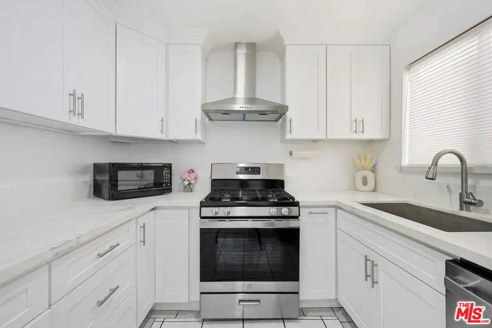 7422 Hazeltine Avenue #3 Van Nuys, CA 91405