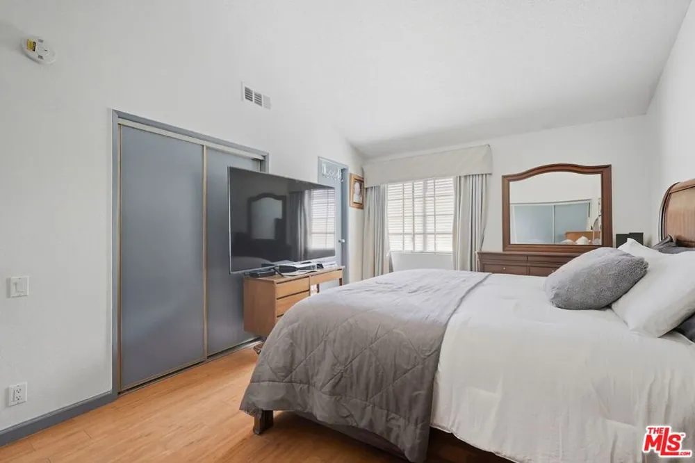 7422 Hazeltine Avenue #3 Van Nuys, CA 91405