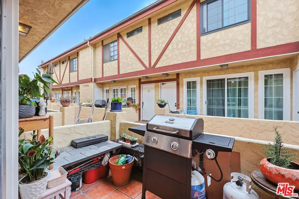7422 Hazeltine Avenue #3 Van Nuys, CA 91405