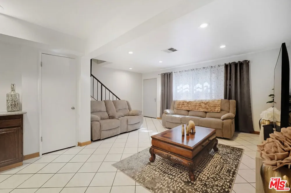 7422 Hazeltine Avenue #3 Van Nuys, CA 91405