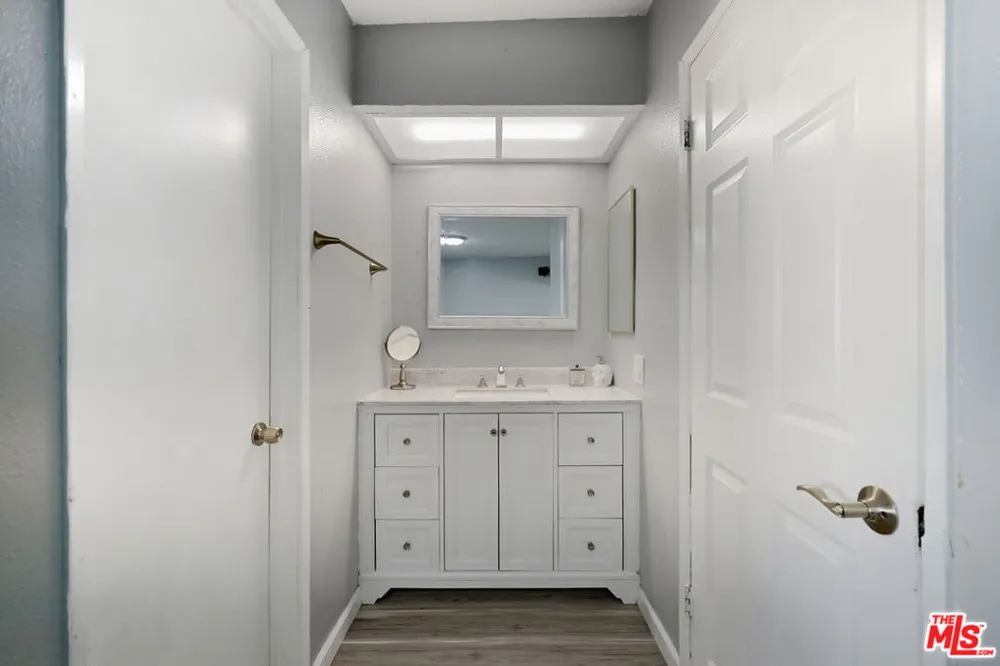 7422 Hazeltine Avenue #3 Van Nuys, CA 91405