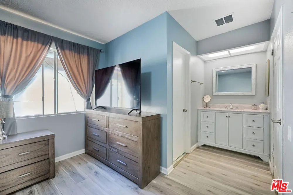 7422 Hazeltine Avenue #3 Van Nuys, CA 91405