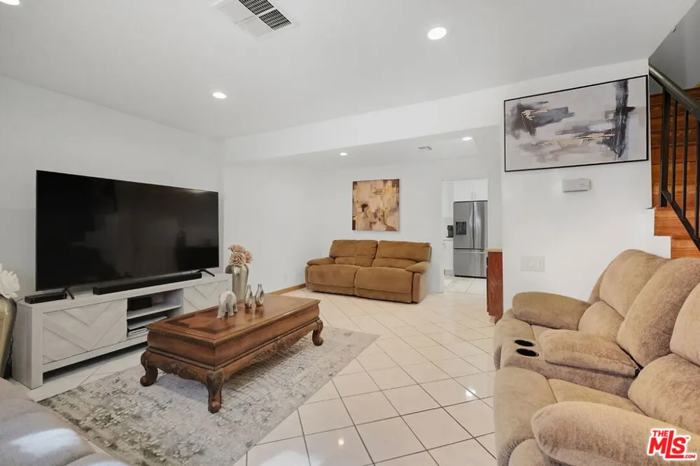 7422 Hazeltine Avenue #3 Van Nuys, CA 91405