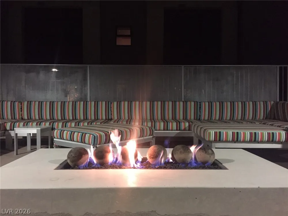 353 E Bonneville Avenue #209 Las Vegas, NV 89101