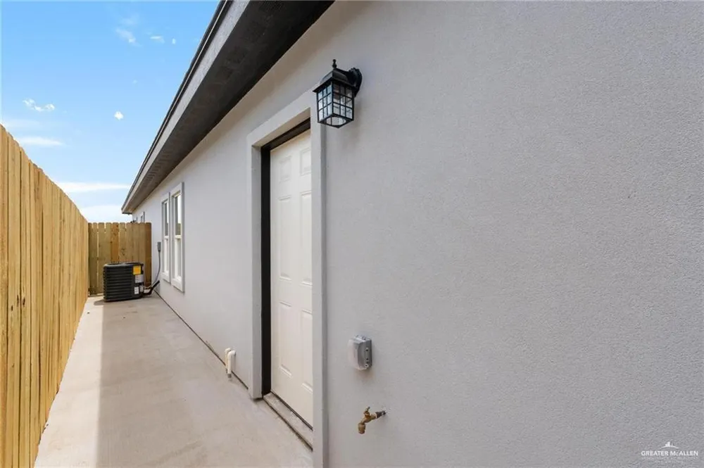 920 13th Street #3 Alamo, TX 78589