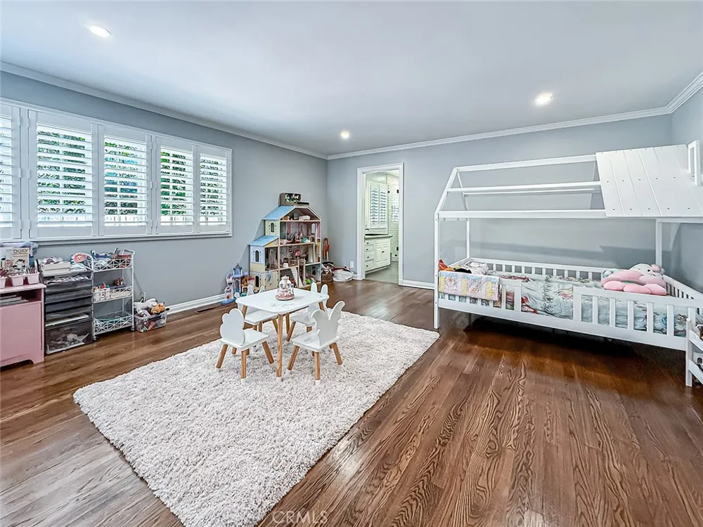 4217 Cedar Avenue Long Beach, CA 90807