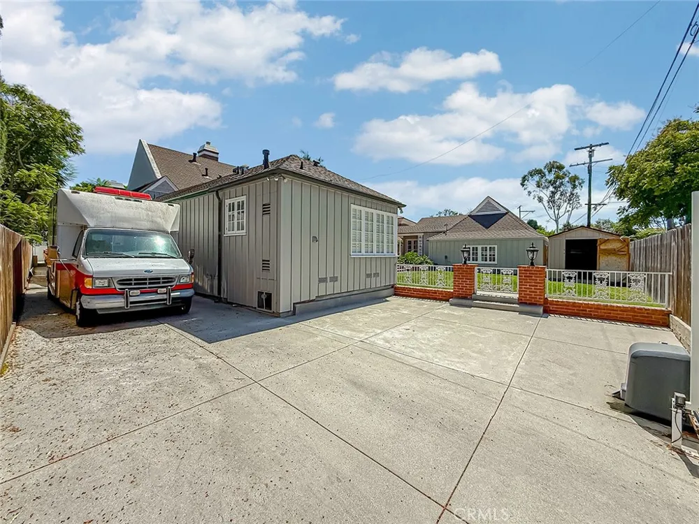 4217 Cedar Avenue Long Beach, CA 90807