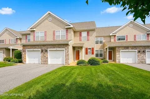 37 Manhattan Drive