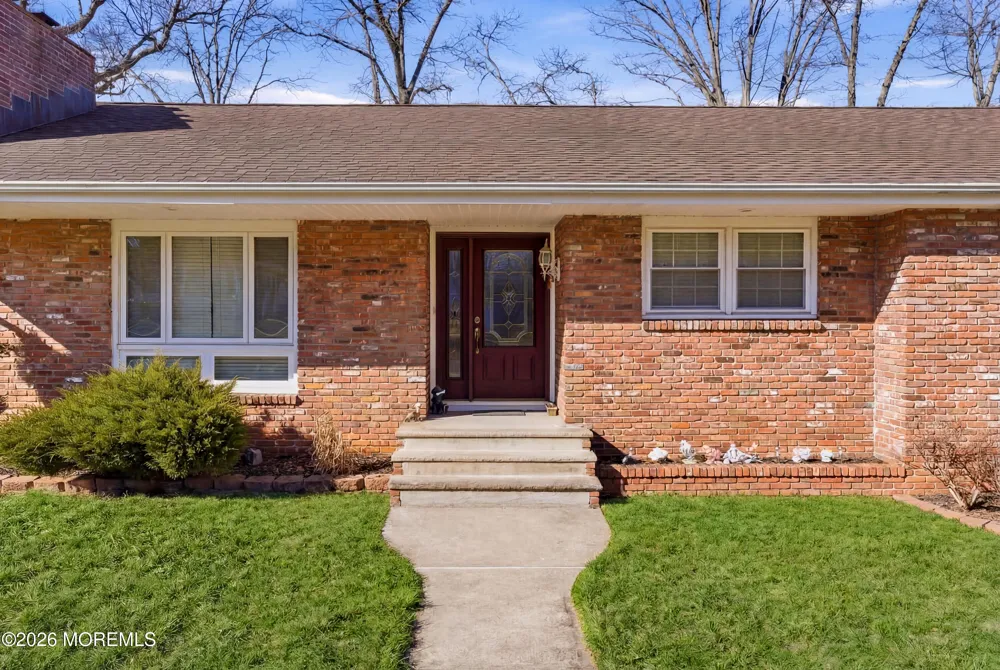 603 Carol Avenue Oakhurst, NJ 07755