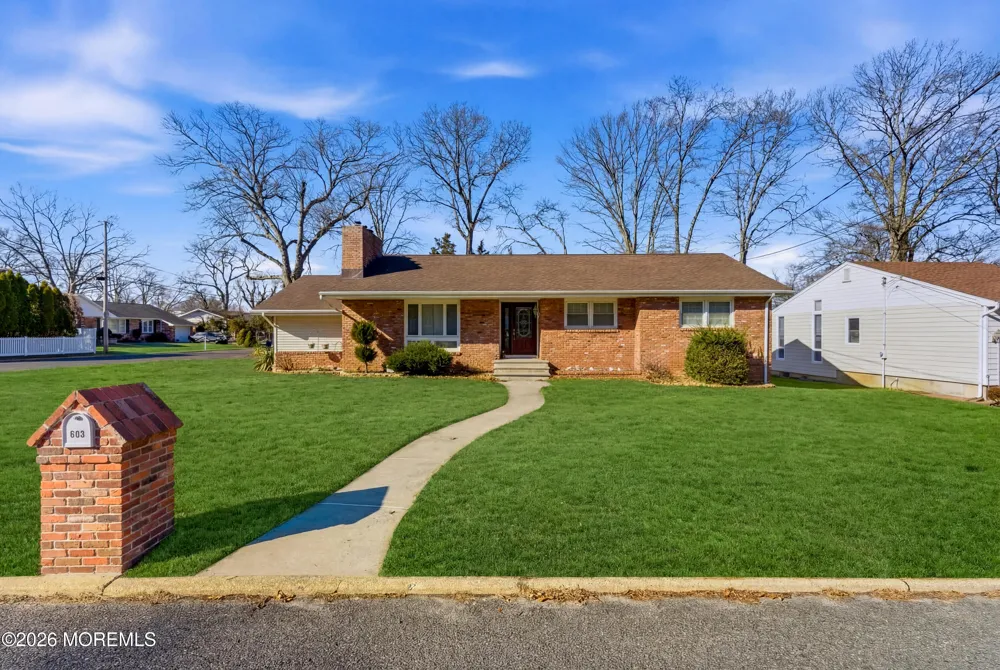 603 Carol Avenue Oakhurst, NJ 07755