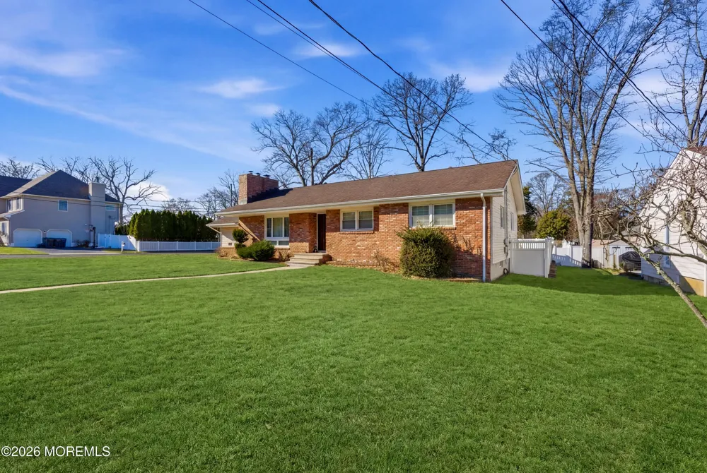 603 Carol Avenue Oakhurst, NJ 07755