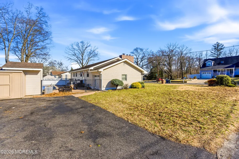 603 Carol Avenue Oakhurst, NJ 07755