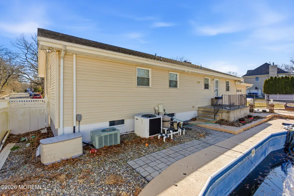 603 Carol Avenue Oakhurst, NJ 07755