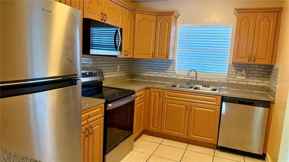 2830 SOMERSET PARK DRIVE #202 Tampa, FL 33613