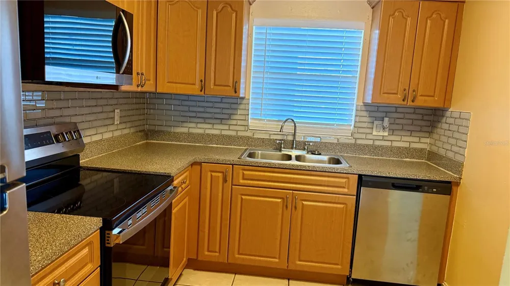2830 SOMERSET PARK DRIVE #202 Tampa, FL 33613