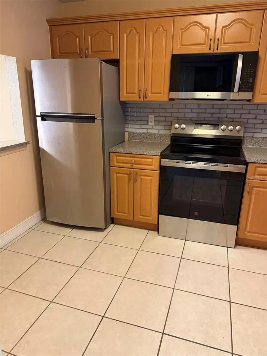 2830 SOMERSET PARK DRIVE #202 Tampa, FL 33613