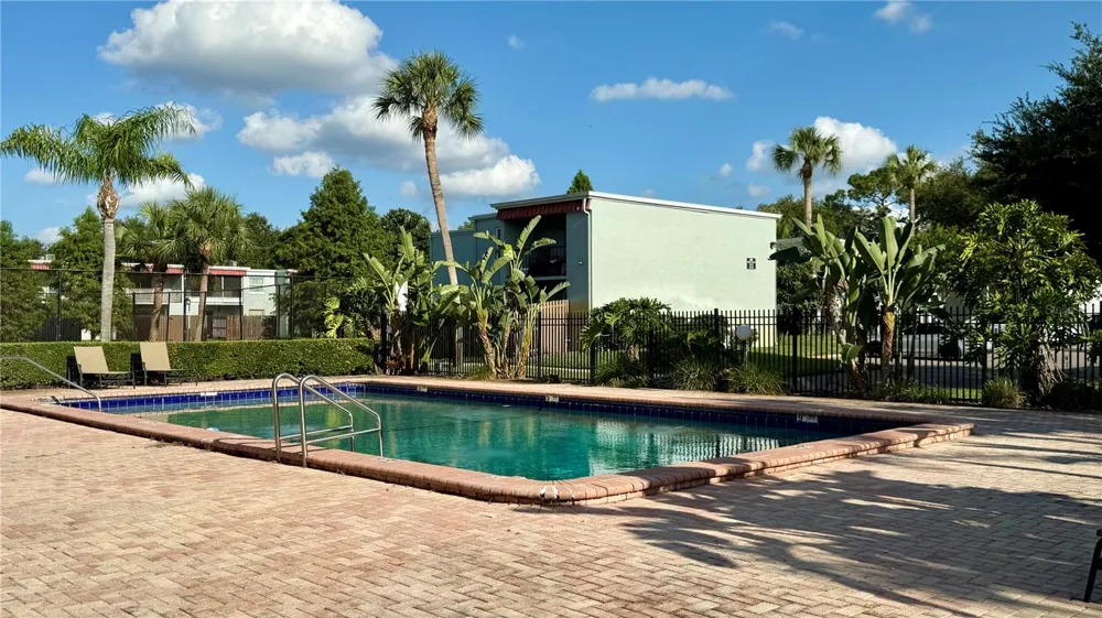 2830 SOMERSET PARK DRIVE #202 Tampa, FL 33613