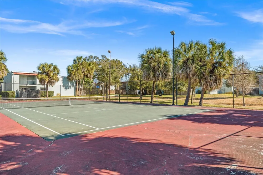 2830 SOMERSET PARK DRIVE #202 Tampa, FL 33613