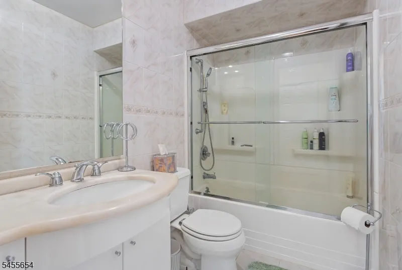 5 Corsi Rd Bloomfield, NJ 07003