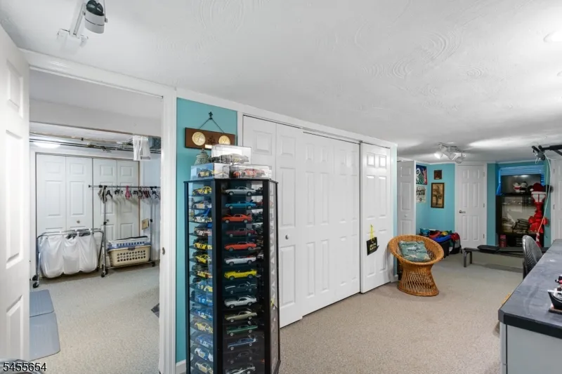 5 Corsi Rd Bloomfield, NJ 07003