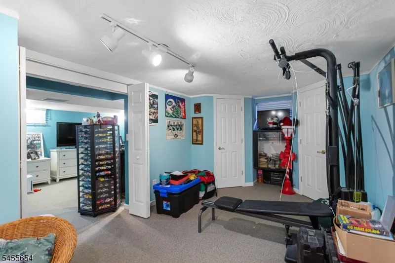 5 Corsi Rd Bloomfield, NJ 07003