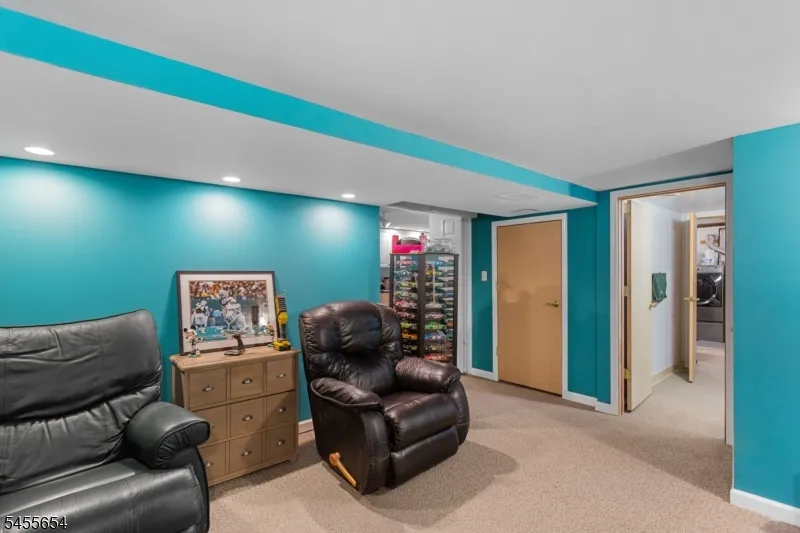 5 Corsi Rd Bloomfield, NJ 07003