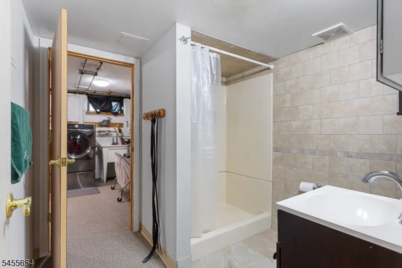 5 Corsi Rd Bloomfield, NJ 07003