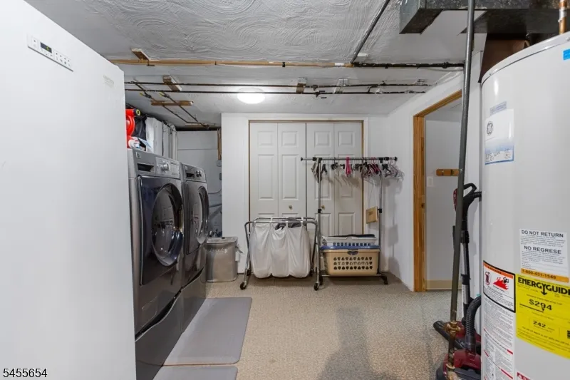 5 Corsi Rd Bloomfield, NJ 07003