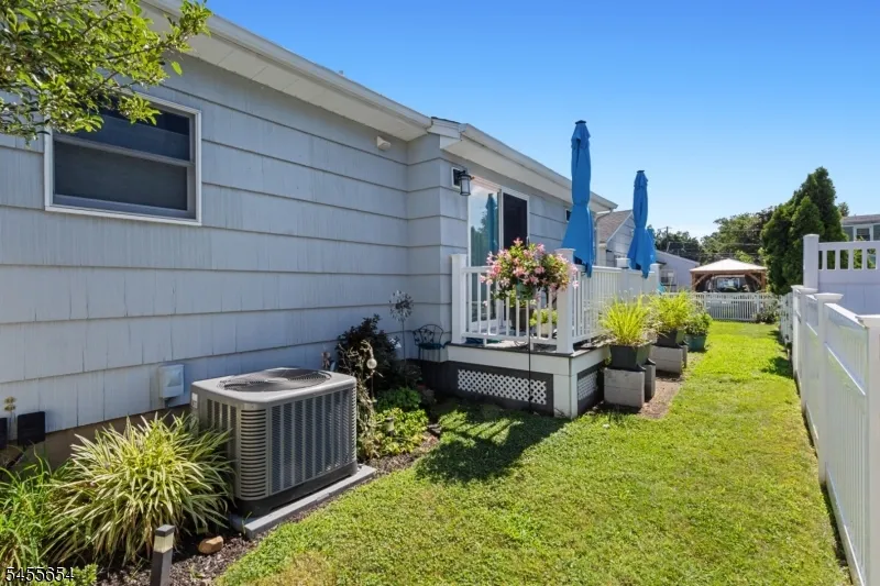 5 Corsi Rd Bloomfield, NJ 07003