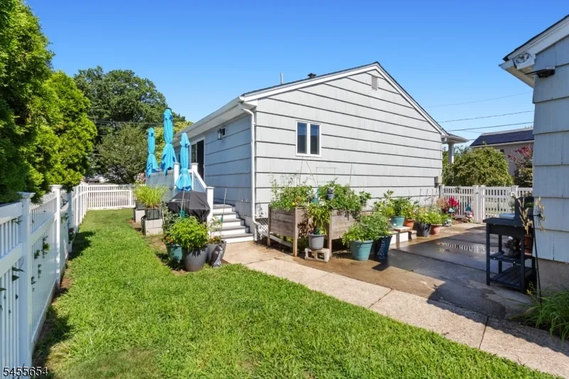 5 Corsi Rd Bloomfield, NJ 07003