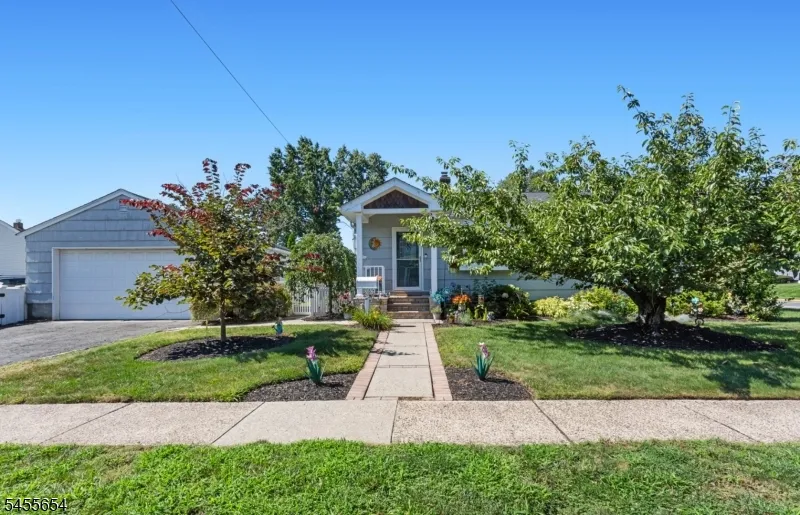 5 Corsi Rd Bloomfield, NJ 07003