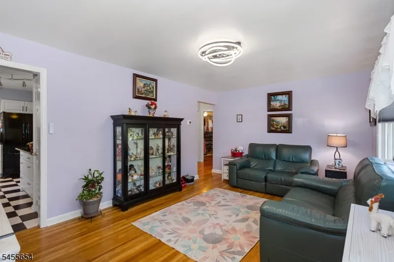 5 Corsi Rd Bloomfield, NJ 07003