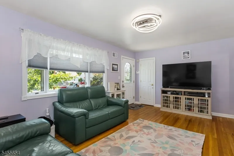 5 Corsi Rd Bloomfield, NJ 07003