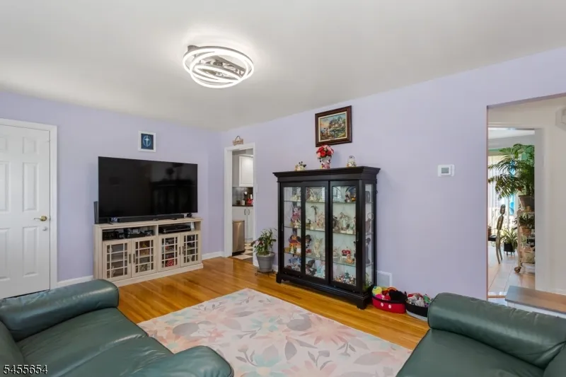 5 Corsi Rd Bloomfield, NJ 07003