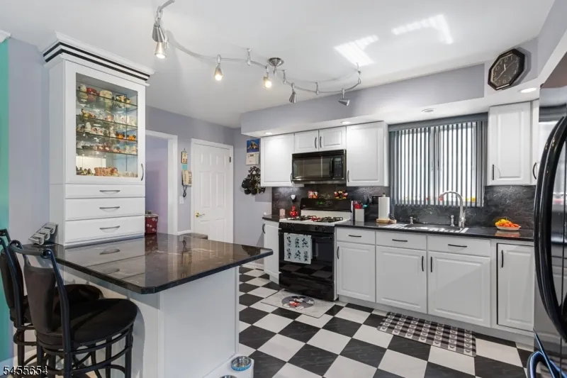 5 Corsi Rd Bloomfield, NJ 07003
