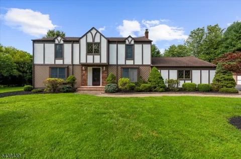 7 Devore Rd