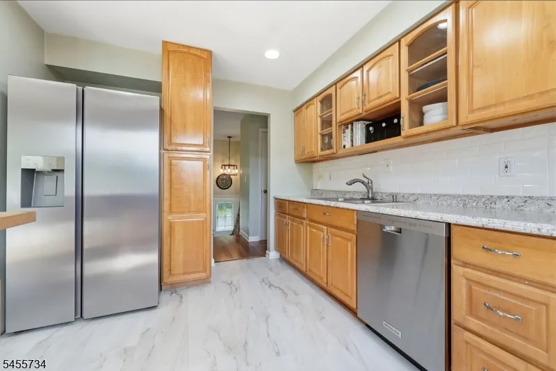 14 Harwich Rd Lopatcong, NJ 08865