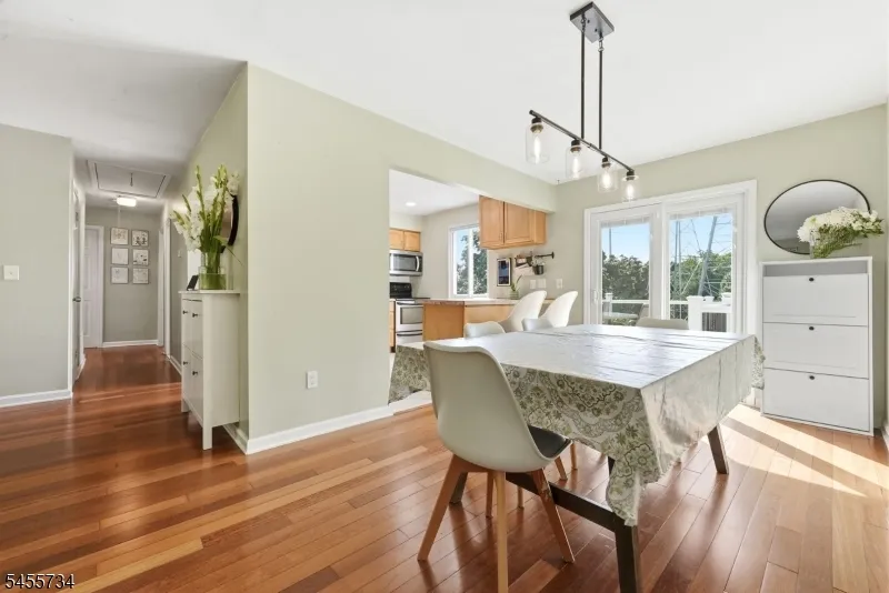 14 Harwich Rd Lopatcong, NJ 08865