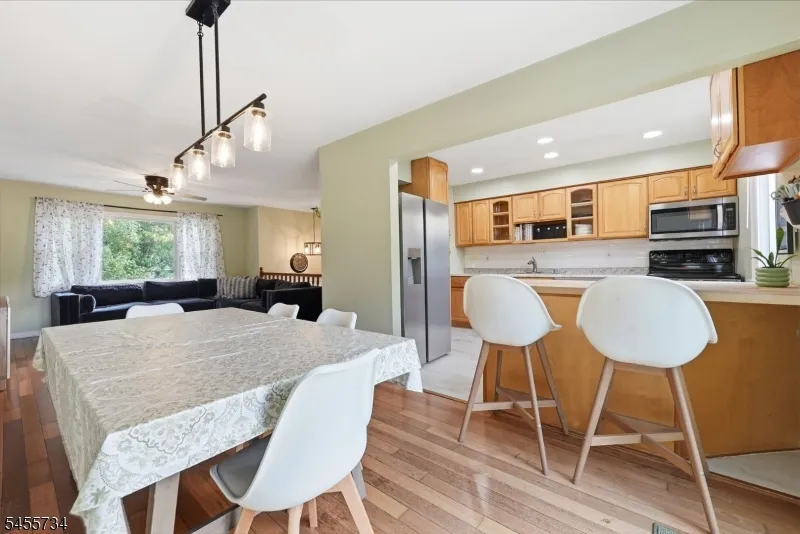 14 Harwich Rd Lopatcong, NJ 08865