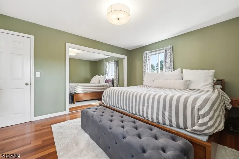 14 Harwich Rd Lopatcong, NJ 08865