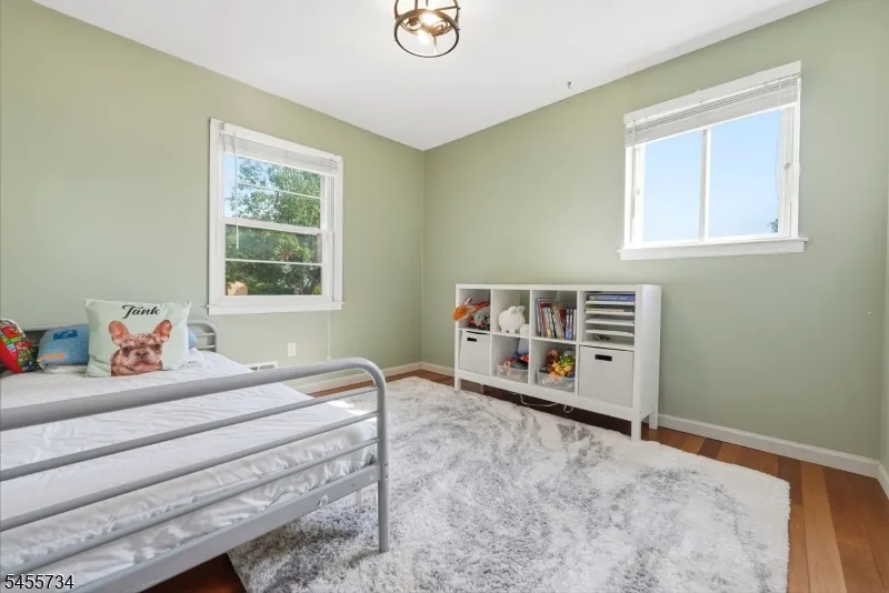 14 Harwich Rd Lopatcong, NJ 08865