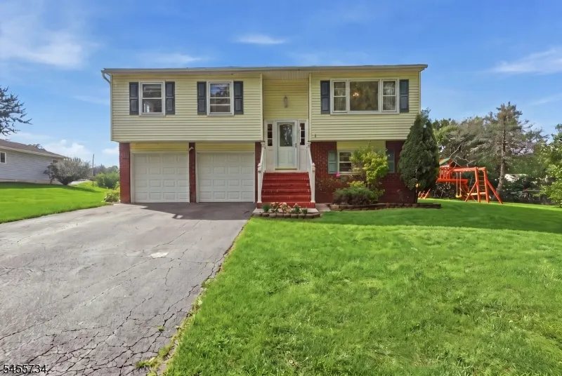 14 Harwich Rd Lopatcong, NJ 08865