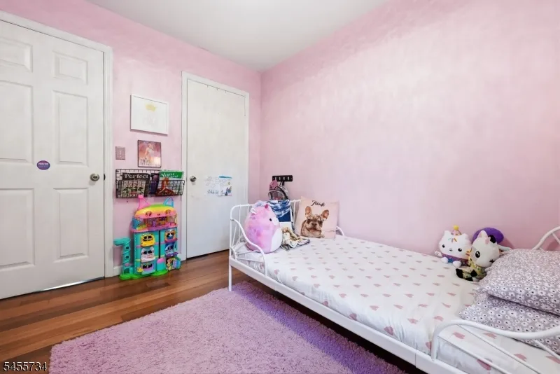 14 Harwich Rd Lopatcong, NJ 08865