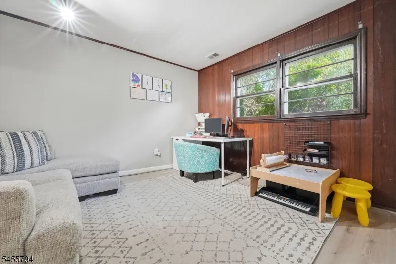 14 Harwich Rd Lopatcong, NJ 08865
