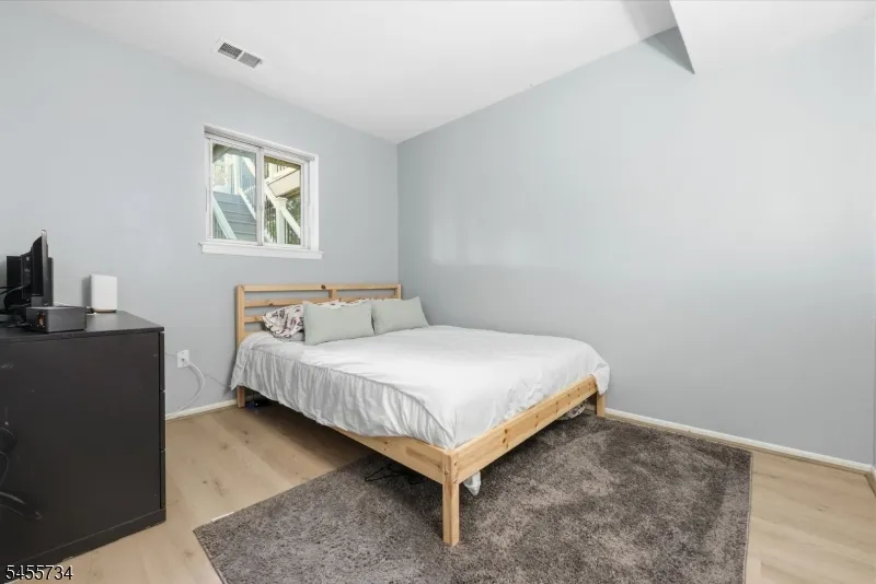 14 Harwich Rd Lopatcong, NJ 08865