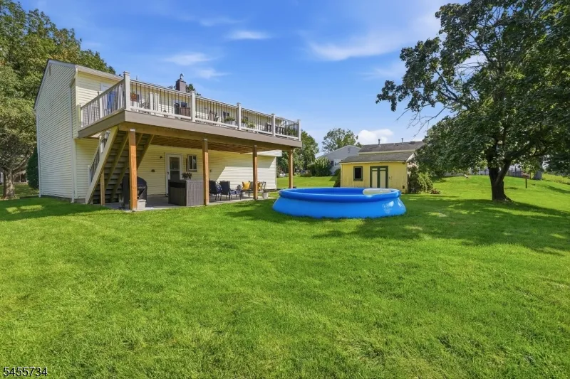 14 Harwich Rd Lopatcong, NJ 08865