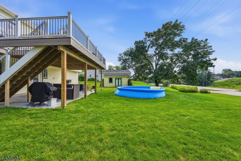 14 Harwich Rd Lopatcong, NJ 08865
