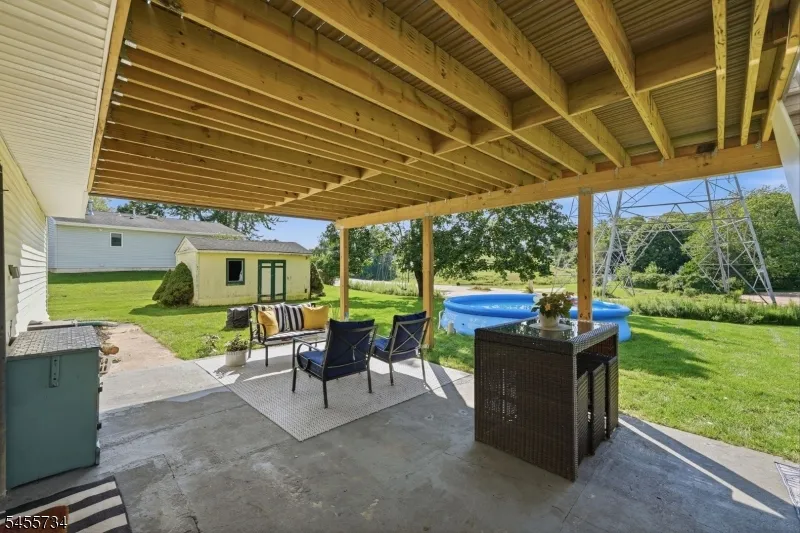 14 Harwich Rd Lopatcong, NJ 08865