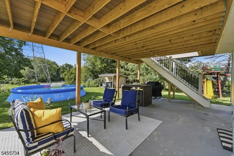 14 Harwich Rd Lopatcong, NJ 08865
